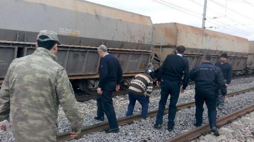 İtfaiye Eri Trenin &Ouml;n&uuml;ne Atlayarak İntihar Etti