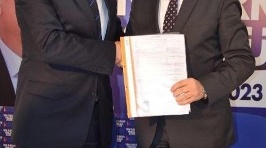 Akın Kaymak Ak Parti&rsquo;den Resmi M&uuml;racaatını Yaptı