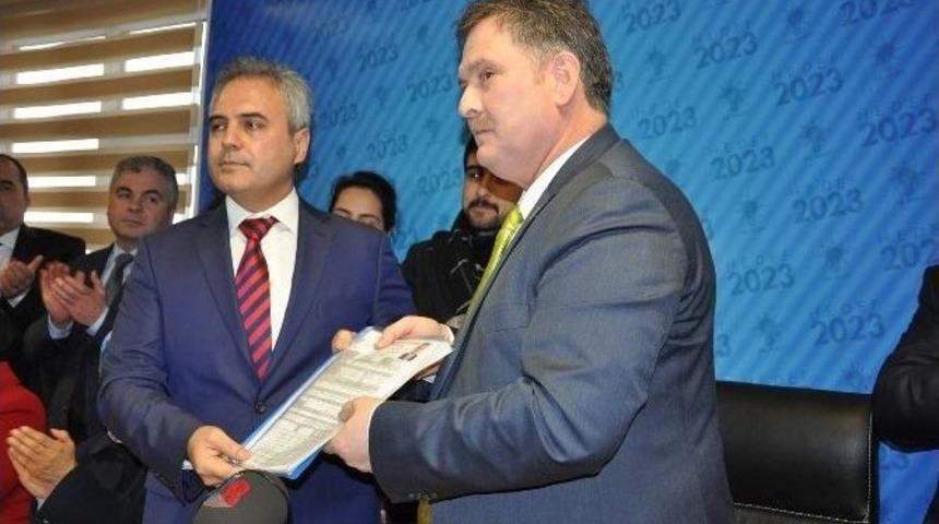 Uysal Ak Parti&rsquo;den Resmi Başvuruyu Yaptı