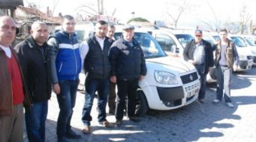 Dolmuş&ccedil;ular &Ouml;zgecan İ&ccedil;in Ara&ccedil;larına Siyah Kurdele Bağladı