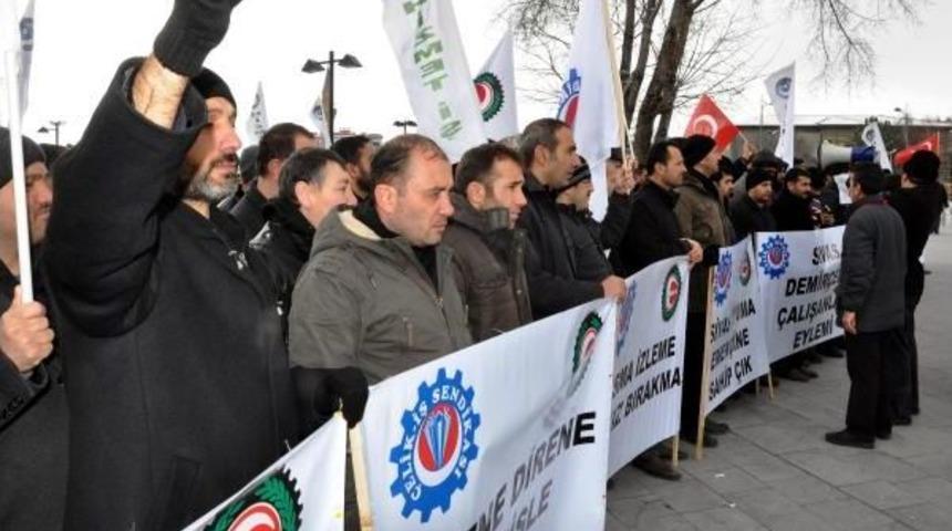 Sivas'ta Demir &Ccedil;elik Iş&ccedil;ilerinden &Uuml;cret Eylemi