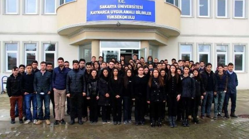&Uuml;niversitelilerden &Ouml;zgecan Cinayetine 'siyah' Tepki
