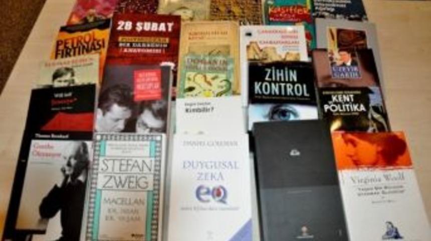 &Ccedil;om&uuml; K&uuml;t&uuml;phanesine Anlamlı Bağış