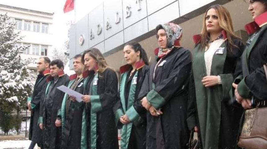 G&uuml;m&uuml;şhane-Bayburt B&ouml;lge Barosu'ndan &Ouml;zgecan Cinayetine Tepki