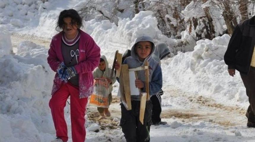 Kar Yağışı Karaman&rsquo;ın Y&uuml;ksek Kesimlerinde Etkilili Oluyor