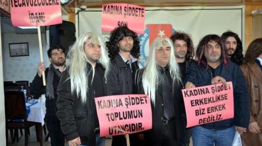 'kadına Şiddet Erkeklikse, Biz Erkek Değiliyiz' Diyerek Kadın Perukları Taktılar