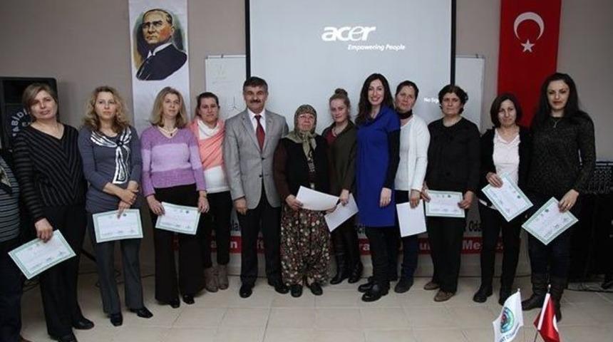 Kadın &Ccedil;ift&ccedil;iler Sertifikalarını Aldı