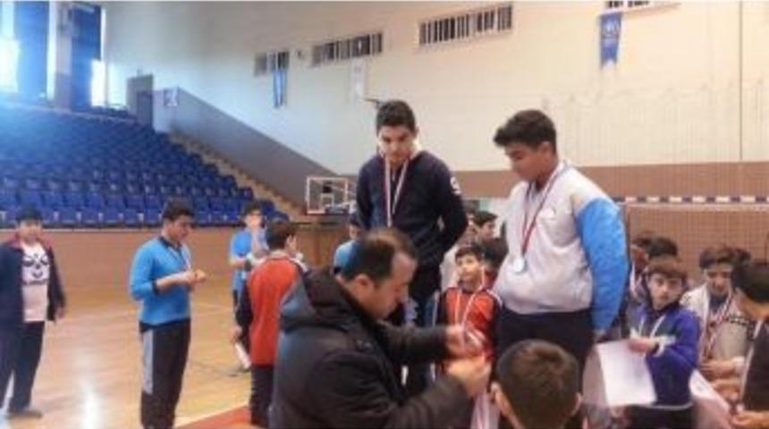 Nazillili Gen&ccedil; G&uuml;reş&ccedil;i İl Birincisi Oldu