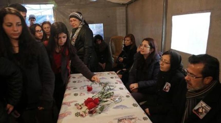 &Ouml;zgecan'ın &Uuml;niversiteli Arkadaşı Taziyede Baygınlık Ge&ccedil;irdi (2)