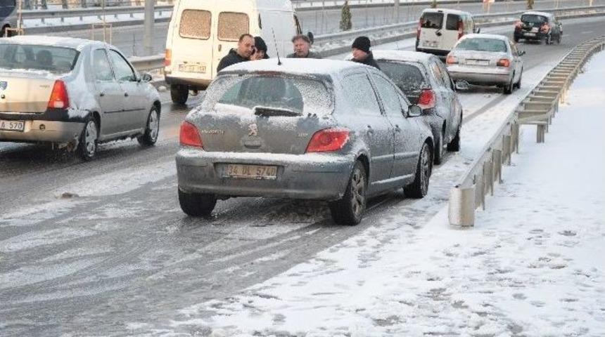 Sinop&rsquo;ta Yağan Kar Trafik Kazalarını Beraberinde Getirdi