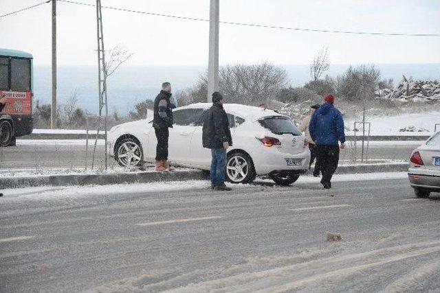 Sinop’ta Yağan Kar Trafik Kazalarını Beraberinde Getirdi