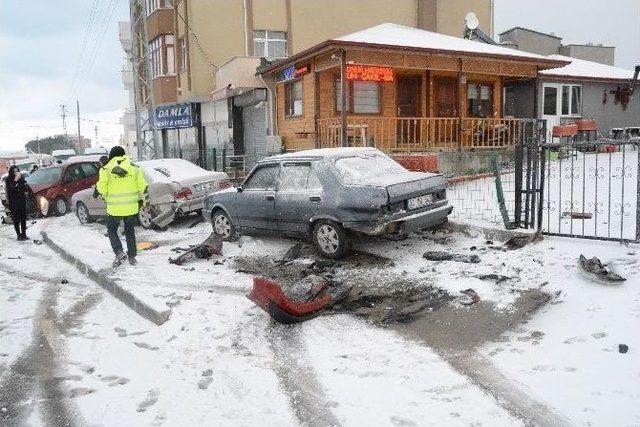 Sinop’ta Yağan Kar Trafik Kazalarını Beraberinde Getirdi