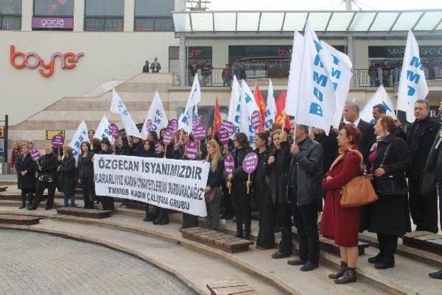 Özgecan'ın Üniversiteli Arkadaşı Taziyede Baygınlık Geçirdi (3)