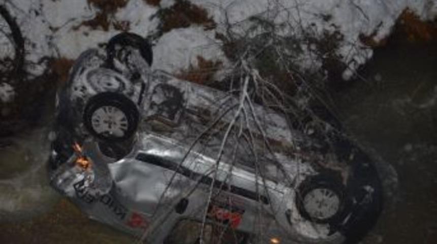 Otomobil Dereye U&ccedil;tu: 2 Yaralı