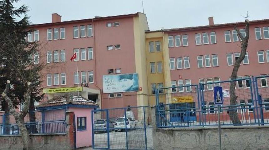 Tabanca Ile 2 &Ouml;ğrenciyi Rehin Alan 14 Yaşındaki Gen&ccedil;, Yakalandı