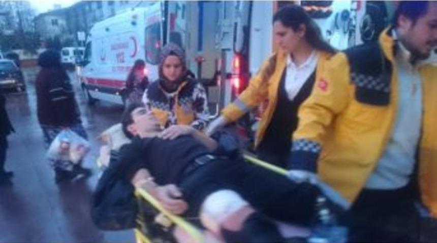 İki Arkadaş 30 Dakika Arayla Bı&ccedil;aklandı