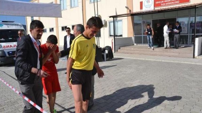 Koşuda Bunalan Öğrenciler Baygınlık Geçirdi