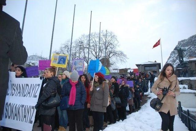 Afyonkarahisar’da “özgecan Aslan” Protestosu