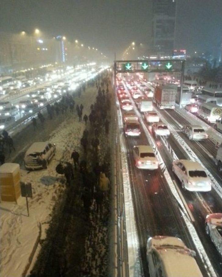İstanbul’da Kar Yağışı Hayatı Olumsuz Etkiledi