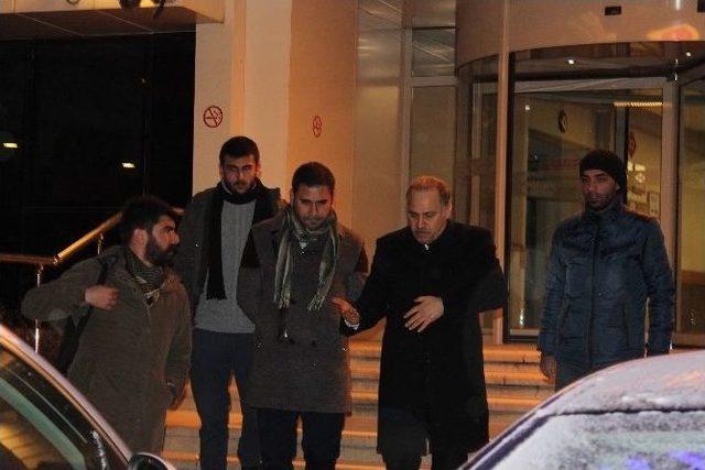 Chp’li Vekiller, Tedavi Gören Musa Çam’ı Ziyaret Etti 2