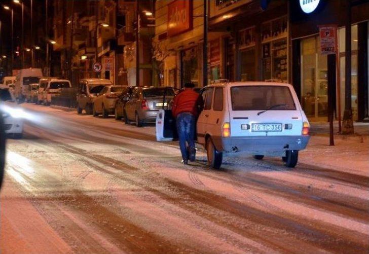 Bandırma’da Caddeler Buz Pistine Döndü G5