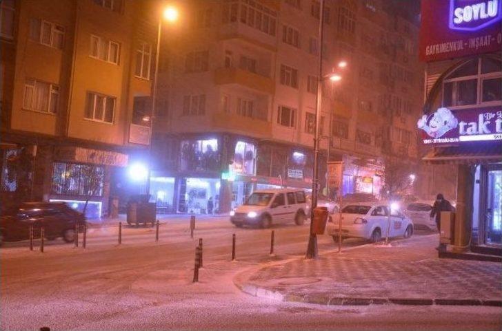 Bandırma’da Caddeler Buz Pistine Döndü G3