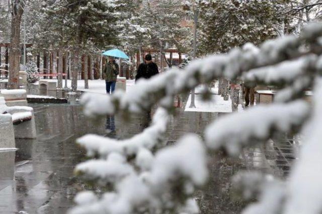 Kar Yağışı, Kayseri Ve Nevşehir'de Ulaşımı Olumsuz Etkiledi