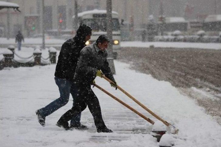 Kayseri’de Yoğun Kar Yağışı Etkili Oldu G1