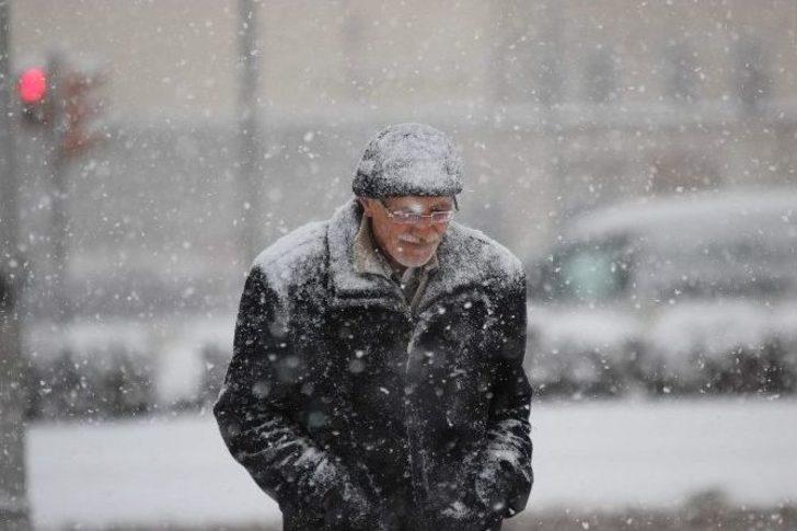 Kayseri’de Yoğun Kar Yağışı Etkili Oldu G4