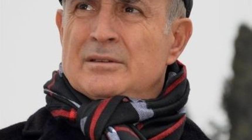 Başkan Akg&uuml;n, Kazada &Ouml;len Personeli İ&ccedil;in Paris Ziyaretini Yarıda Kesti