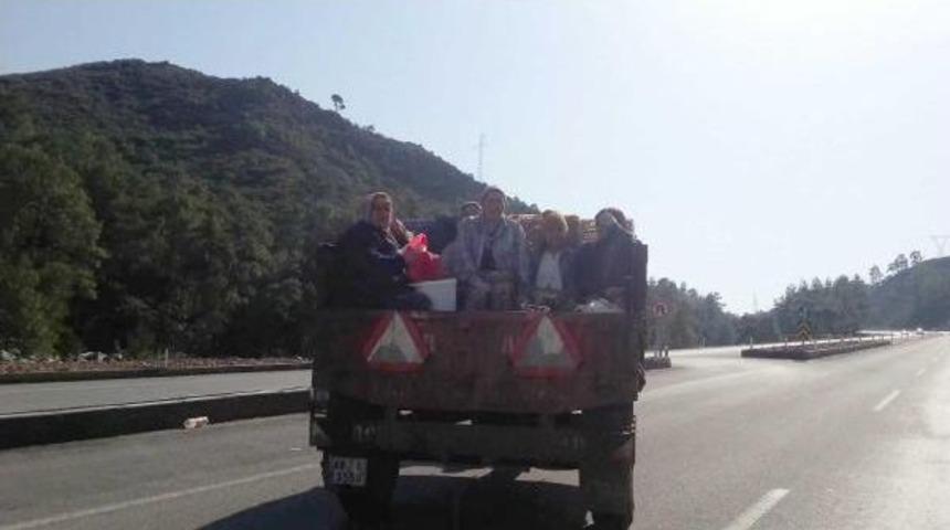 Trakt&ouml;r R&ouml;morkunda Tehlikeli Yolculuk