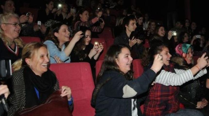 'sevimli Tehlikeli'nin Bursa Galasına Yoğun Ilgi