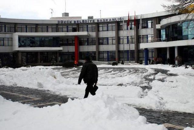 Okulların Tatil Edildiği Düzce'de 113 Köy Yolu Ulaşıma Kapalı