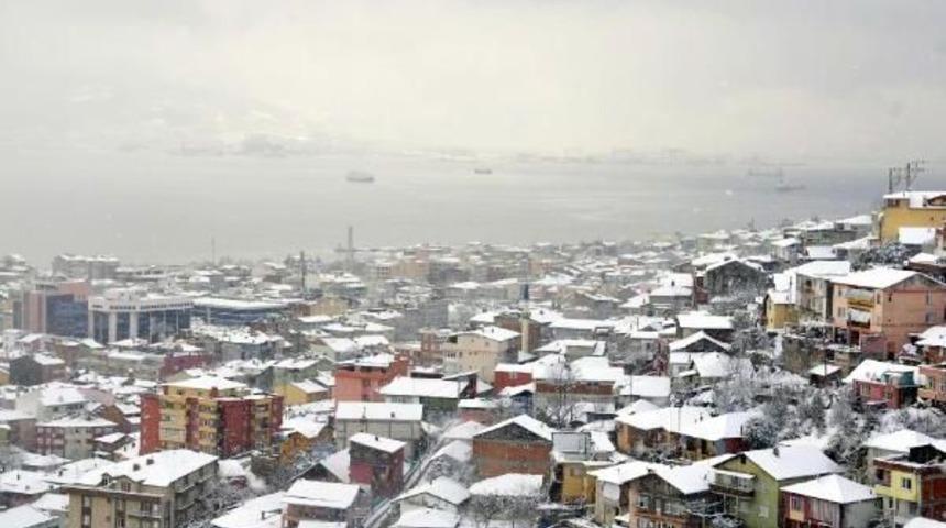 Kartepe'de Kar Kalınlığı 3 Metreye Ulaştı