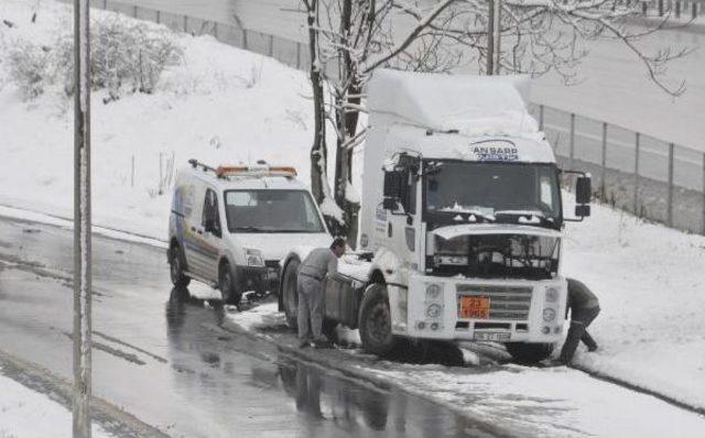 Kartepe'de Kar Kalınlığı 3 Metreye Ulaştı