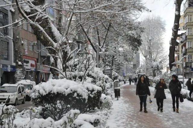 Kartepe'de Kar Kalınlığı 3 Metreye Ulaştı