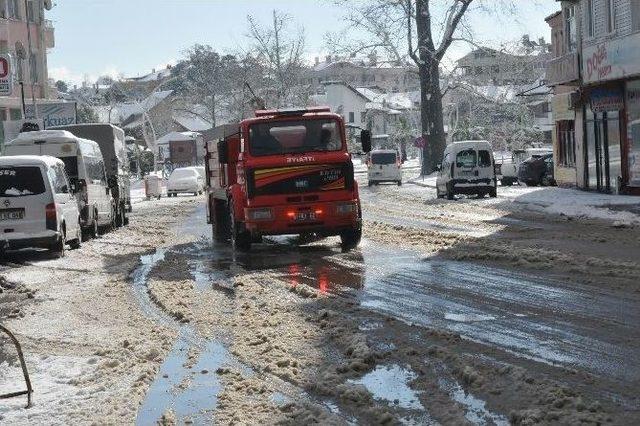 Akçakoca’da Kar Deniz Suyu İle Eritiliyor