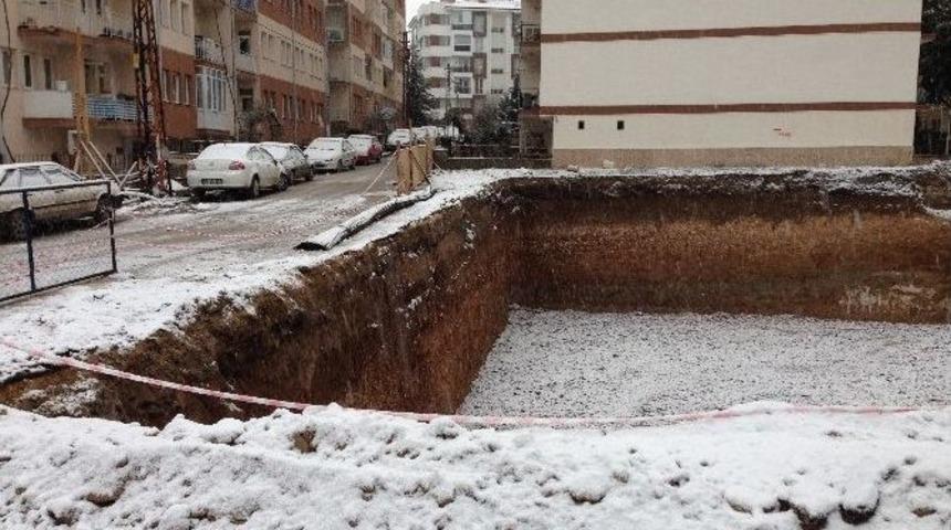 Tedbirsiz İnşaat &Ccedil;alışması G&uuml;venlik Tehditi Oluşturuyor