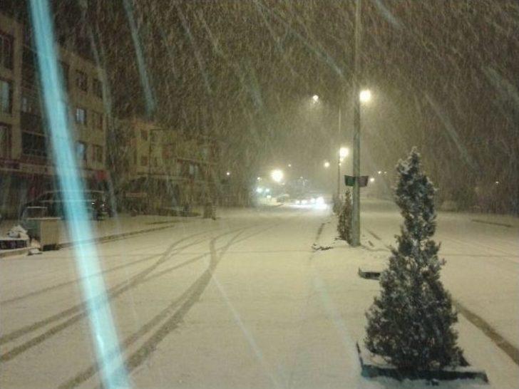 Sivas’ta Kar Yağışı Etkili Oldu