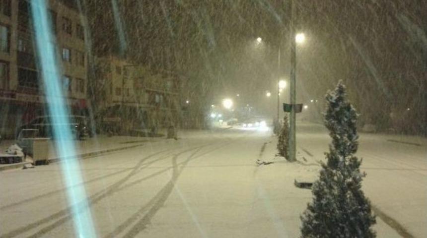 Sivas&rsquo;ta Kar Yağışı Etkili Oldu