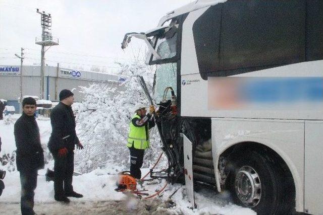 Tem Otoyolu’nda Can Pazarı: 30 Yaralı