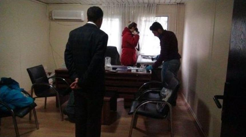 Demir Parmaklıkları Kıran Hırsızlar Su&ccedil; Aletlerini Ortalıkta Bıraktı