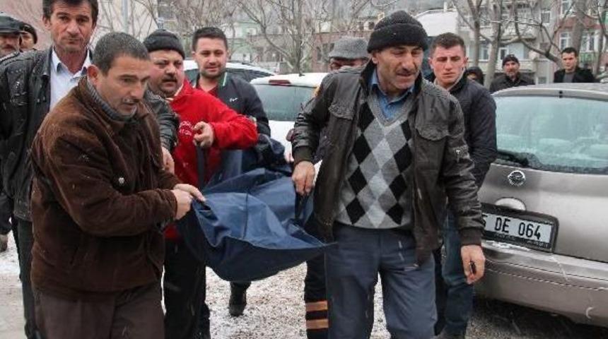 Amasya'da Kimsesiz Ekrem B&uuml;lb&uuml;l Donarak &Ouml;ld&uuml;
