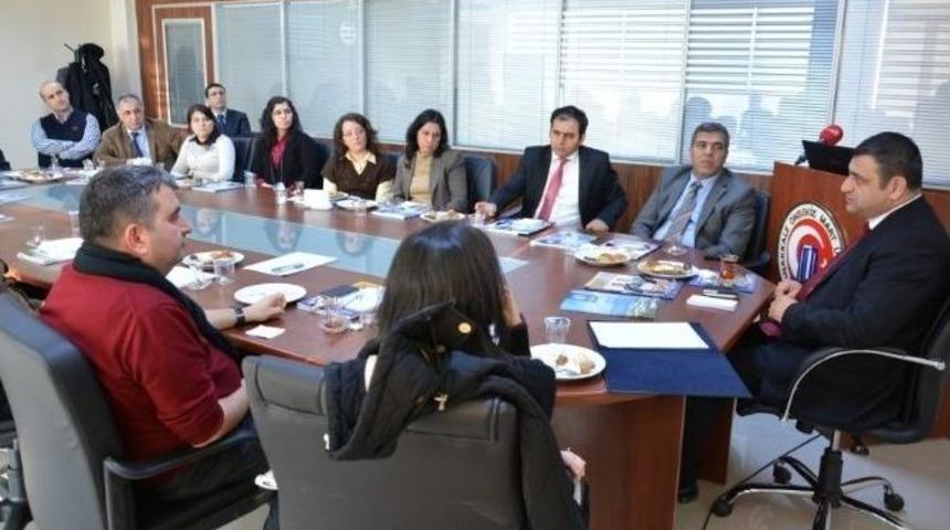 &Ccedil;om&uuml; İlahiyat Fak&uuml;ltesi Akademik Kurul Toplantısı Yapıldı