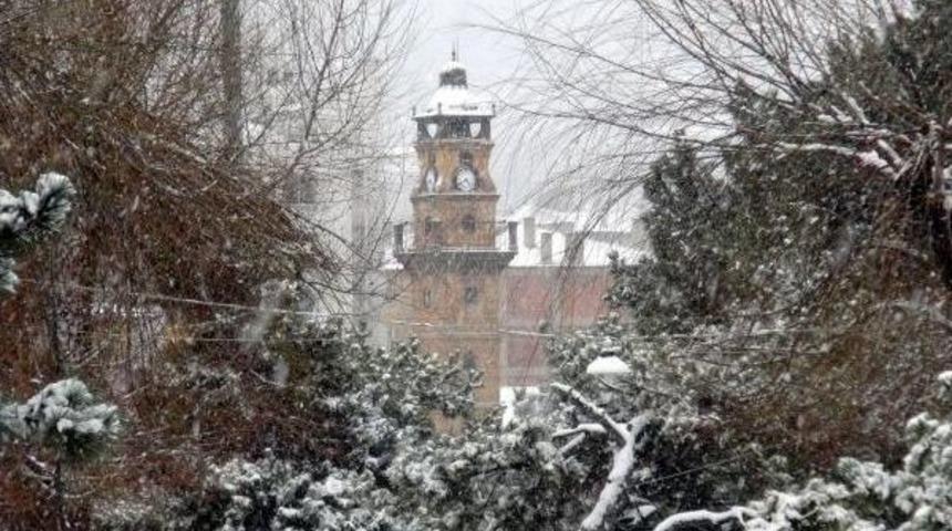 Yozgat'ta 80 K&ouml;y Yolu Ulaşıma Kapandı