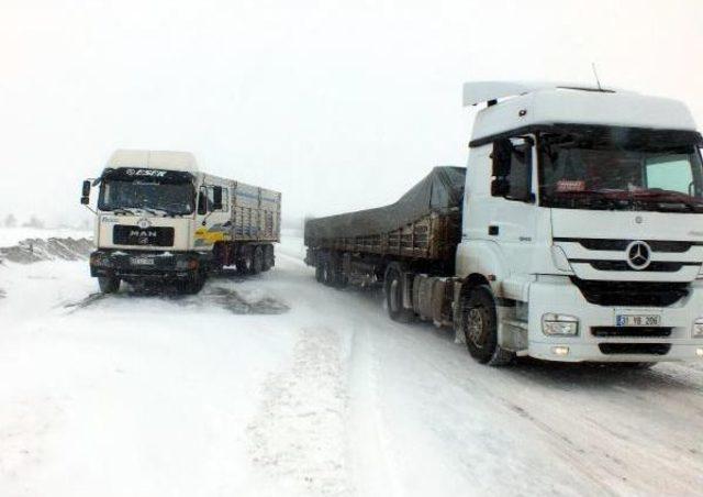 Yozgat'ta 80 Köy Yolu Ulaşıma Kapandı