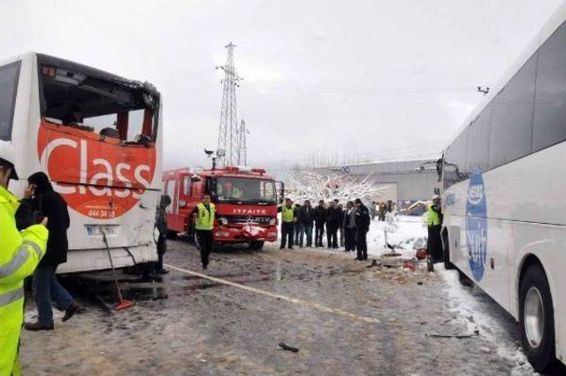 Tem Sakarya Geçişinde Zincirleme Kazalar Nedeniyle Iki Yönlü Kapandı  (2)