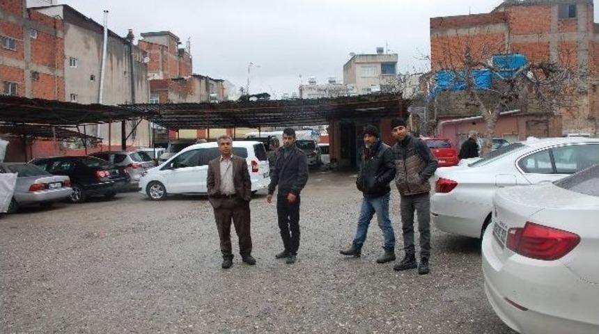 Sokak Ve Kaldırımlar Doldu, Otoparklar Boşaldı
