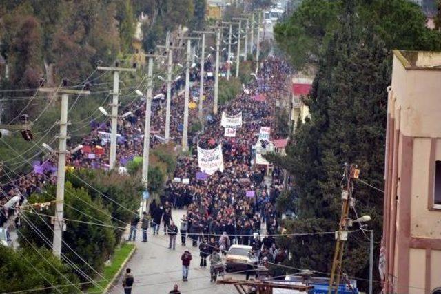 Thousands Protests Murder Of Özgecan Aslan