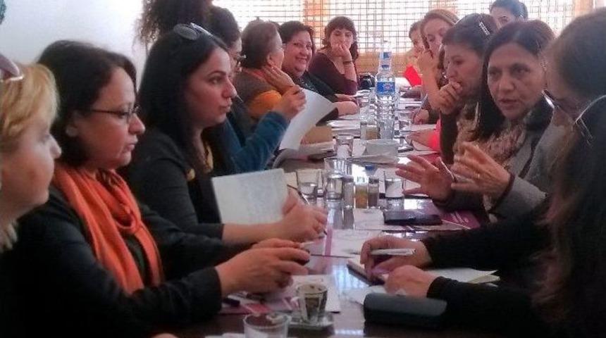 Kadın &Ouml;rg&uuml;tleri, Katliamlar Ve Şiddete Karşı Birleşti